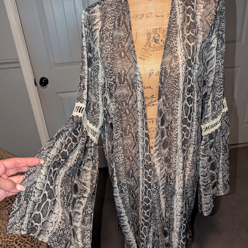 Elegant Snake Print Cape